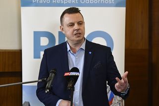 Ze stadionů do ulic. Rajchl sází na agresivitu - Novinky