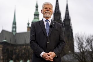 FOTO: Zákulisí prezidentova projevu. Přišel pěšky, panorama vyzdvihl stupínek - Novinky