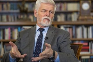 Koalice chce omezit prezidenta ve jmenování diplomatů. Protiústavní, shodují se experti - Novinky