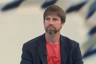 Kolář kritizuje dvojí metr: Pokud je „lajna“ Vaňkové v pořádku, proč vadí drogy na festivalu?