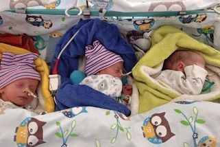 Přítel neutekl, je to dobré, vtipkuje maminka novorozených trojčat. Z chlapců by mohli vyrůst hasiči - Novinky