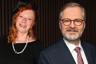 Expremiér Fiala se ve Sněmovně fotil se psem