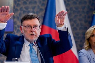 Pirát Bláha se vysmál Stanjurovi, který od lidí dostal velmi špatné vysvědčení. Končí ve Sněmovně