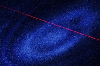 Teleskop MeerKAT objevil 5 miliard světelných let od Země galaktický vesmírný laser