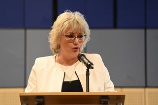 Pečeného psa místo karafiátů. Balaštíková h...