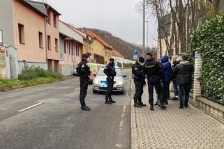 Policie obvinila agresory, kteří napadali zdravotníky a veřejné činitele - Novinky