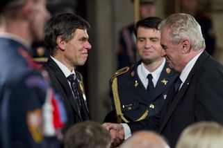 Podnikatel Dědek spustil mezinárodní kampaň k vojenskému zásahu na Ukrajině