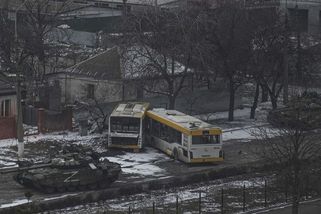 Mrtví na ulicích, žádná voda, léky ani potraviny. Město duchů Mariupol - Novinky