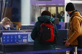 Ministr odevzdá seznam klíčových profesí. Tito lidé půjdou do práce i s pozitivním testem - Novinky