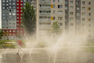 Polemika: Komunista neuměl dobře nic, ani stavět byty, píše Roman Češka