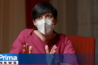 Další útok s šibenicí, autoři tentokrát vyhrožují Pekarové. Hnus, kritizuje Rakušan