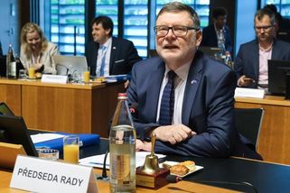 Ministr Stanjura neví, kdy začne splácet úvěr 24 mld. Kč - fintag.cz