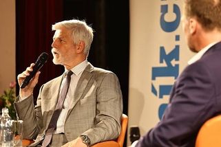 Někteří dospělí by volební právo mít neměli, řekl Pavel. K urnám by pustil mladé