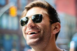 Výherní los mi štěstí nepřinesl. Manžel byl s výhrou jak utržený z řetězu - Médium.cz