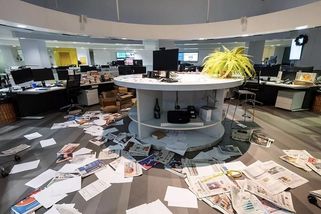 Propalestinští demonstranti poničili redakci italského deníku. Ať je to pro vás varováním, šokovala výhrůžkou zpravodajka OSN - Novinky