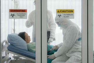 Hořící těla v ulicích, miliony nakažených denně. C...