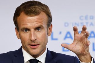 Macron žádá Lukašenka, aby z Běloruska vyhnal ruské vojáky - Novinky