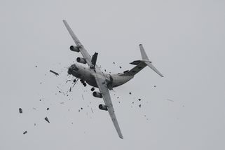 Mrazivé záběry: Proč se po údržbě rozlomil nejstarší An-22