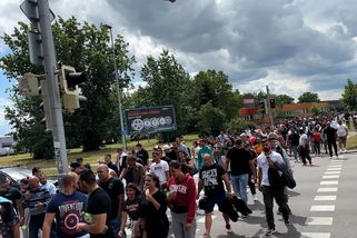 Romové vyrazili na pochod Pardubicemi, přijeli z celého Česka - Novinky