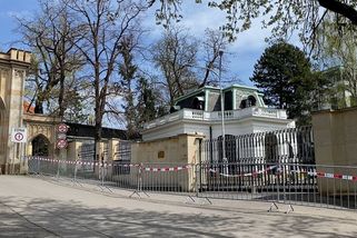 Ať ochutnají vlastní medicínu. Petice žádá odstřihnout ruskou ambasádu od energií - Novinky