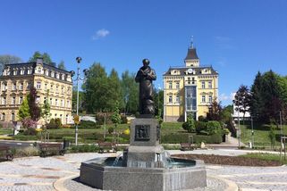 Útoky na lékaře, nadávky učitelům. Situace v pohraničí je neúnosná, varuje starosta Aše - Novinky