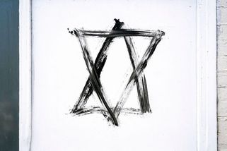 Jako za nacistů. V Berlíně kdosi označuje domy, kde žijí Židé, Davidovou hvězdou - Novinky