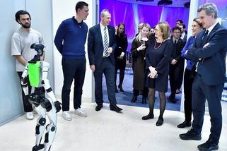 ČVUT založilo centrum pro výzkum uplatnění robotů v lidské práci