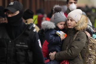 Ukrajinští uprchlíci dostanou pět tisíc korun, schválila vláda - Novinky