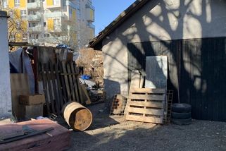 Rozlámaná žebra, kopání, šlapání po těle. Policie vyšetřuje brutální smrt ženy v Budějovicích - Novinky