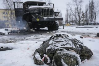 Ruští vojáci rabují a zabíjejí zajatce, ukazují odposlechy komunikace - Novinky