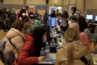 Česká centra pro uprchlíky jsou pod náporem, dochází i ubytovací kapacity - Novinky