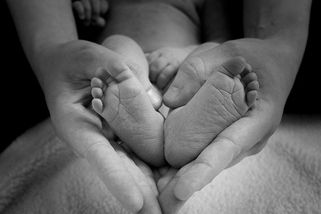 Je škoda jít na potrat jen proto, že dítě nebude mít vlastní pokoj nebo nepojede na lyžák - Médium.cz