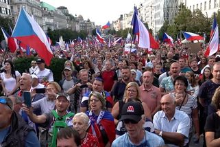 Na Václavském náměstí žádalo demisi vlády 70 tisíc demonstrantů - Novinky
