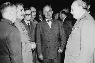 securitymagazin.cz/historie/winston-churchill-planoval-valku-proti-stalinovi-jiz-v-roce-1945-bylo-to-nemyslitelne-1404068428.html