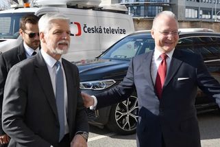 Do sporu Řehky a Černochové už se zapojil i Hrad. Lidem kolem Pavla vadí kritika generála - Echo24.cz