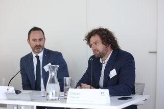 Čekání na větrníky elektřinu prodražuje. Zóny pro ně vzniknou, očekává šéf Komory OZE