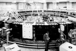 Prolétávají našimi těly denně po statisících. Neviditelné miony dokazují, že měl Einstein pravdu - Médium.cz