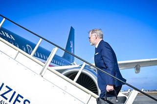 "Zachovejte se jako chlap, odmítněte to." Babiš vyzval Fialu před cestou do Bruselu