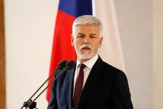 Strach o veto prezidenta? Byl by to problém, ale nakonec úspory podepíše, shodli se poslanci