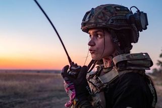 Válka na Ukrajině udělala z civilistů vojáky: Pracovala v Praze, teď je pilotkou