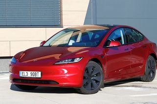 Tesla představila Model 3 už před deseti lety. Jde o jeden z nejprodávanějších elektromobilů na světě