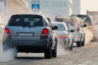 Konec spalovacích motorů v EU dostal posvěcení od europoslanců. I od těch českých