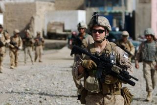 Británie přijme tisíce Afghánců s rodinami, kteří pro ni pracovali - Novinky