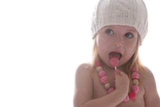 Maminka si postěžovala, že její dcera dostala ve školce toxické bonbóny. A vaše tetování není toxické, ptají se lidé – Maminka.cz