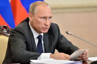 Ruský prezidentský kandidát odevzdal podpisy. A hned odstoupil a podpořil Putina - Seznam Zprávy