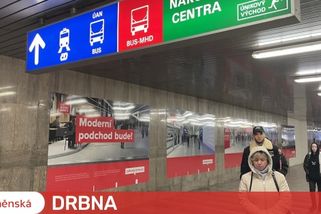 Brněnští výrostci drsně napadli u nádraží kolemjdoucí. Přestupek, konstatovali policisté