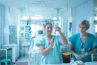 Další problém nemocnice v Litoměřicích. Jednorázové nástroje měla používat opakovaně - Novinky