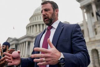 Novým americkým ministrem bude bývalý MMA zápasník Mullin, Senát ho potvrdil - Seznam Zprávy