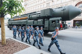 Ruský profesor doporučuje Putinovi provést „jemné“...