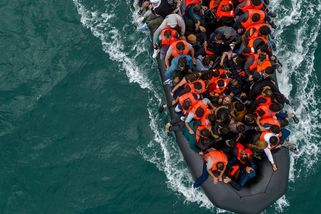 Evropě hrozí invaze migrantů, varuje Řecko. Poslalo válečné lodě k Libyi - Novinky